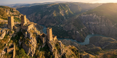 Тур Бархан Сарыкум,Сулакский каньон,Глав Рыба,Дубки,Чиркейское водохранилище,Гамсутль,Чохские террасы,Салтинская теснина,Карадахская теснина,Гоор,Язык Тролля,Хунзахское плато,Водопад Итлятляр,Водопад Тобот,Матлас,Каменная чаша,Дербент,Экраноплан Лунь,Крепость Нарын-Кала,Дербент